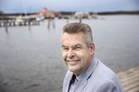 Mikael Backman, vd för Restel, tillbringar en stor del av sin tid i Ekenäs där han har ett fritidshus på Gullö.