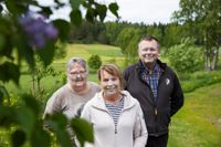 Pomovästs verksamhetsledare Gunilla Wasström, projektrådgivare Nancy Kaunisranta och projektchef Juha Rautalahti firade föreningens 25-årsdag tillsammans med samarbetspartner i går .