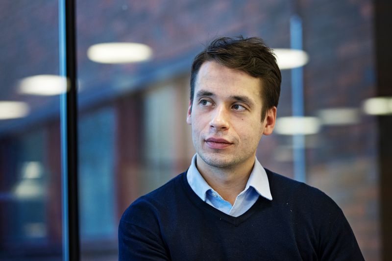 – Vi har personalbrist i hela landet och vi vill vara en arbetsgivare som lockar, och det måste vi vara trots att nästa år blir svårt med finansieringen. Det blir jättesvårt, säger Henrik Wickström.