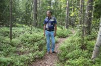 Hannu Tuominen är en av dem som kämpar för att bevara Gårdsskogen i Malmgård.