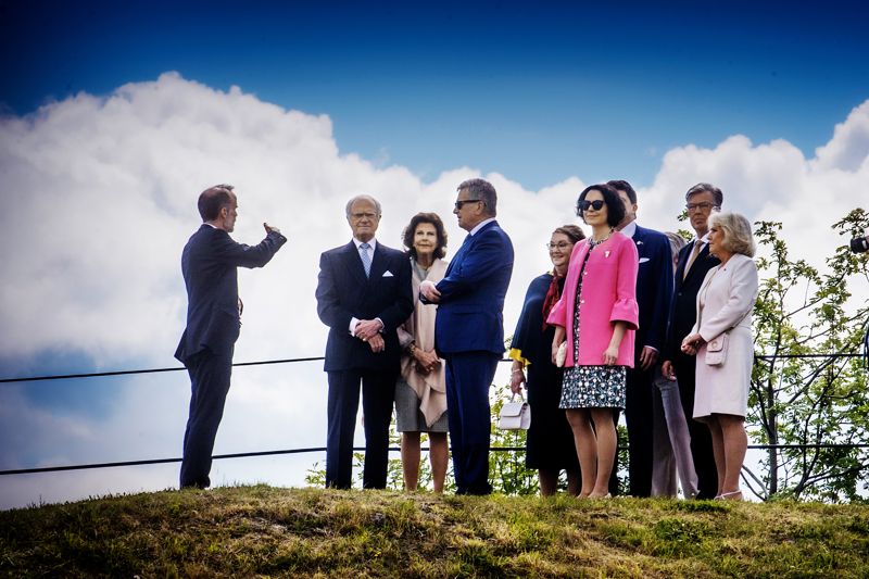 Tanken var att försvara Bomarsunds fästning från Notvikstornet men planen misslyckades och fästningen besegrades. Året var 1854. Det svenska kungaparet och det finländska presidentparet var de första gästerna i Bomarsunds splitternya besökscenter. Centret invigs officiellt 17 juni.