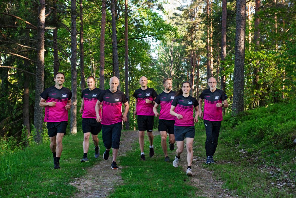 Lag Forsström med Calle, Benny, Sune, Oscar, Ville, Sara (Lindholm) och Ove Forsström är redo för start i Jukola.