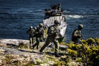 Kustjägare från Nylands brigad på Kroksö i Stockholms skärgård under en övning förra sommaren. Under Aurora 23 övar kustjägarna igen med Amfibieregimentet i närheten av Stockholm.