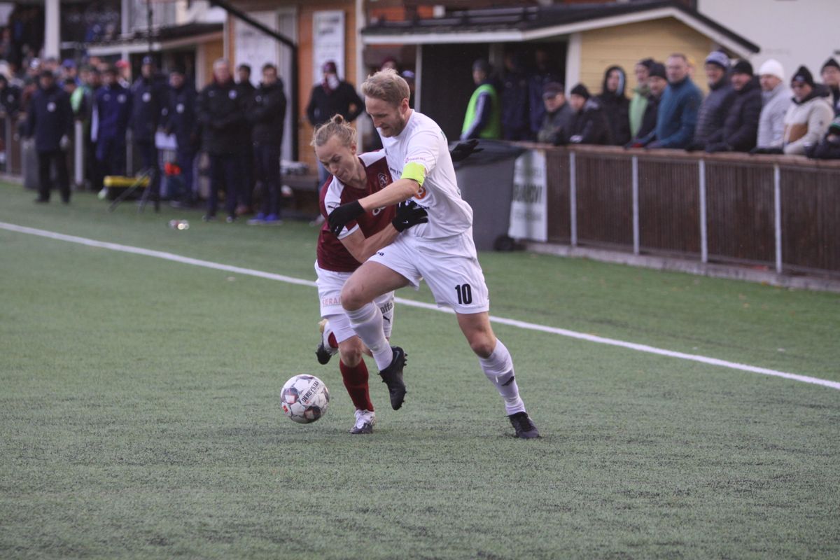 FC Futura och dess nästbästa målskytt Anton Britschgi avslutar fotbollssäsongen på Bollplanen i Borgå på lördag klockan 14.00 med match mot PPJ.