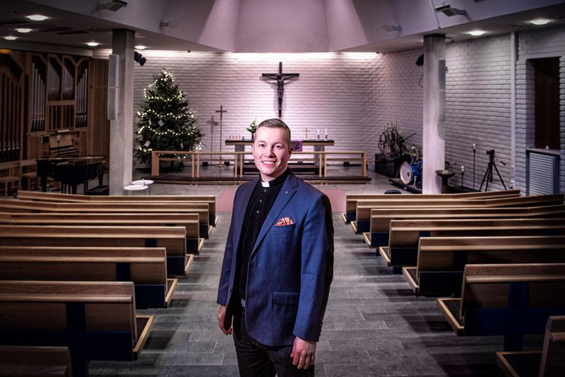 I Petrus församling har det inte fattats beslut om att öppna upp kyrkans lokaler för samkönade vigslar eftersom man valt att följa kyrkans officiella linje, förklarar kyrkoherde Daniel Björk.