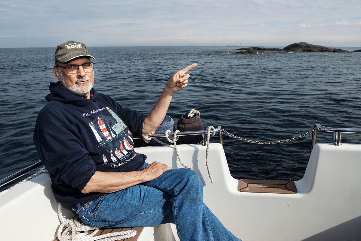 – Det här betalar jag skatt för. Karl-Erik Sjöberg är arg på staten och myndigheterna för att han tvingas betala fastighetsskatt för sina mestadels kala grund omkring Utö. Enligt honom själv har marken inget värde.