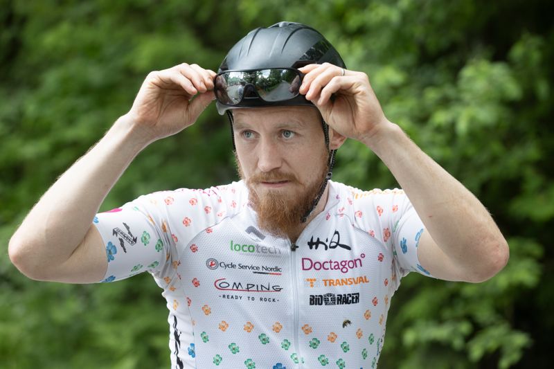 Den flerfaldiga FM-medaljören Trond Larsens föräldrar är från Norge, så han cyklar på sätt och vis på hemmaplan i Styrkeprøven.