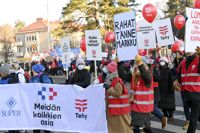 Vårdarna har under våren samlats till flera demonstrationer. Den första april demonstrerade man i sex sjukvårdsdistrikt, här i Mejlans i Helsingfors.