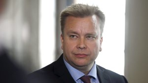 Försvarsminister Antti Kaikkonen har fått en son.