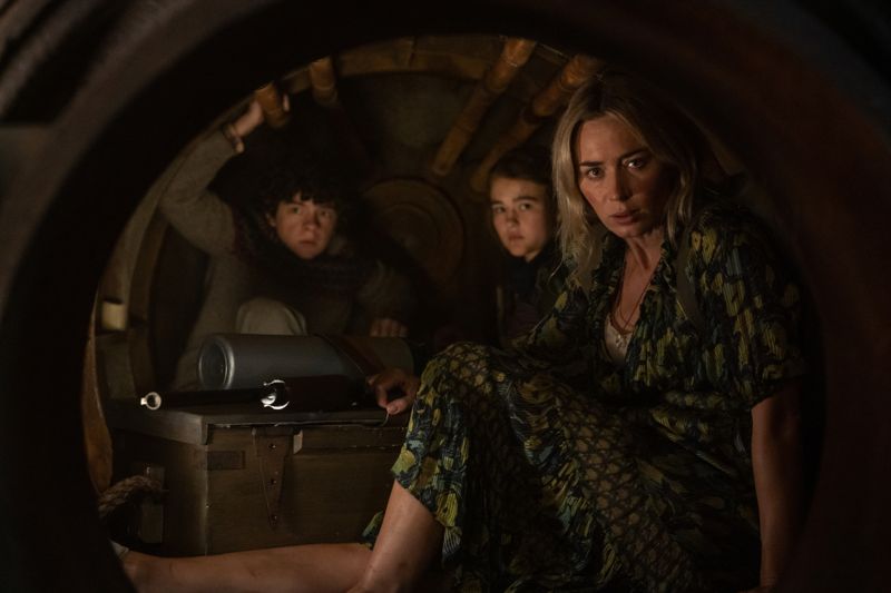 Noah Jupe, Millicent Simmonds och Emily Blunt i A quiet place part II.