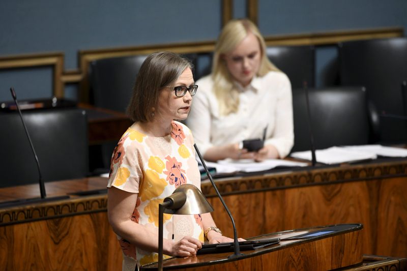De Grönas Tiina Elo, vice ordförande i miljöutskottet, säger att partiet måste utvärdera regeringens funktionsförmåga i en situation där hennes kolleger i Centern bryter mot regeringens spelregler.