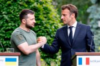 Ukrainas president Volodymyr Zelenskyj tillsammans med Frankrikes president Emmanuel Macron i Kiev i torsdags.