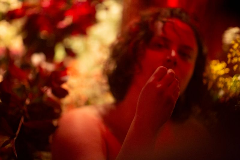 Astrid Stenberg uppträdde med klubbarna "The Church of 4 FLOORS OF WHORES" under Hangö teaterträff tidigare i juni.