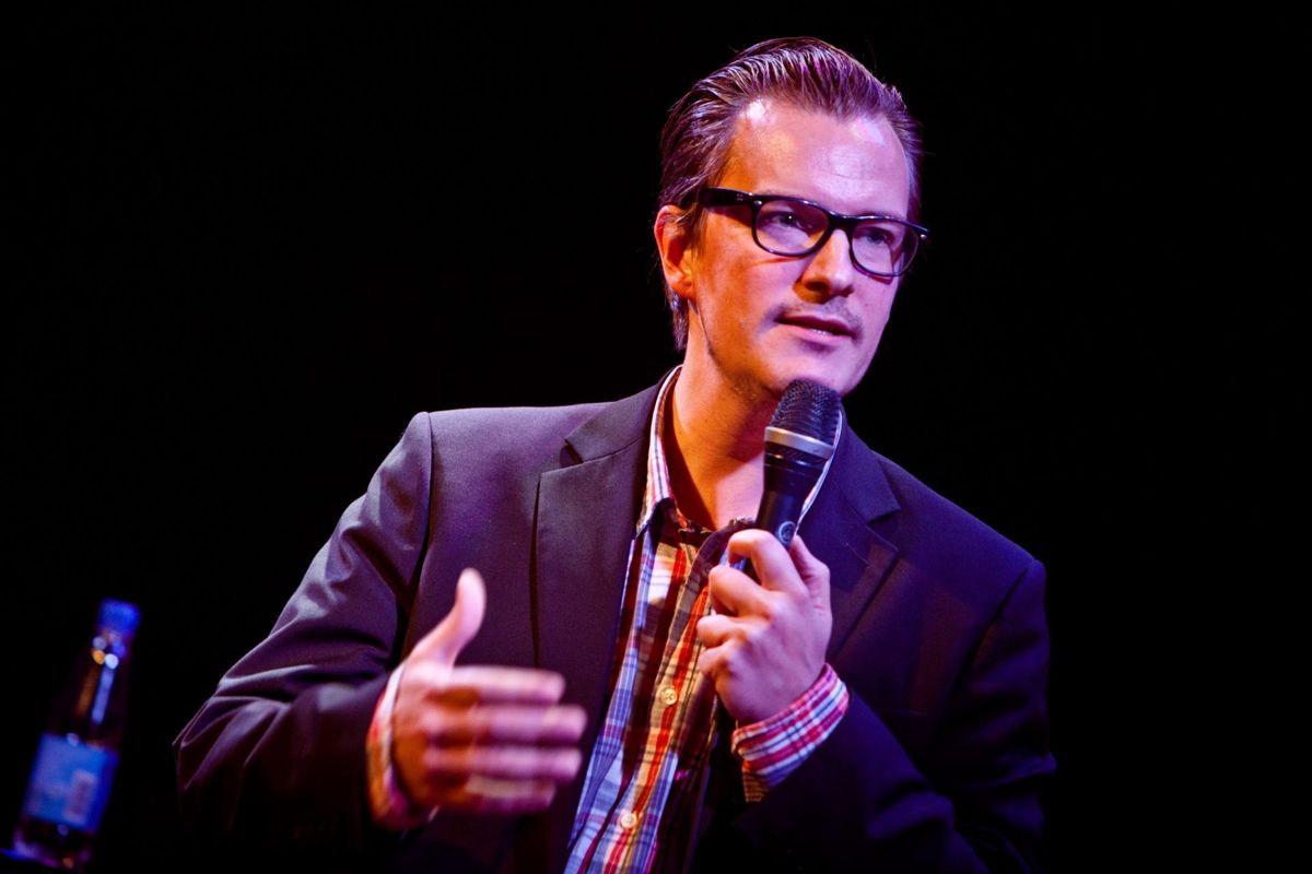 André Wickström är en av fem komiker som uppträder på Sommar Stand up i Ekenäs i augusti