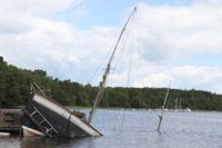 Ett vrak var i vägen för andra båtar i Lappvik.