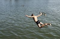 Under årets midsommarhelg förväntas temperaturen stiga upp till trettio grader i Finland.