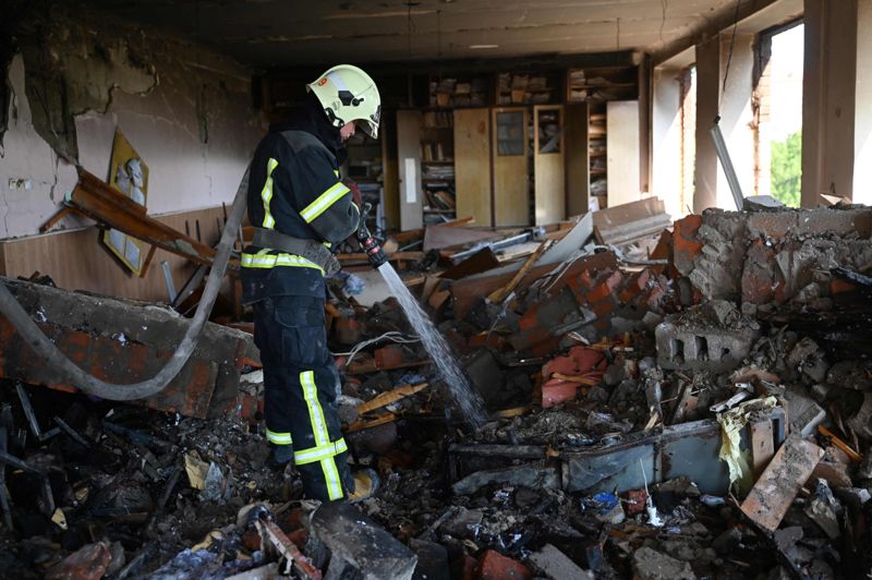 Ukrainsk brandman i Charkiv den 21.6.2022