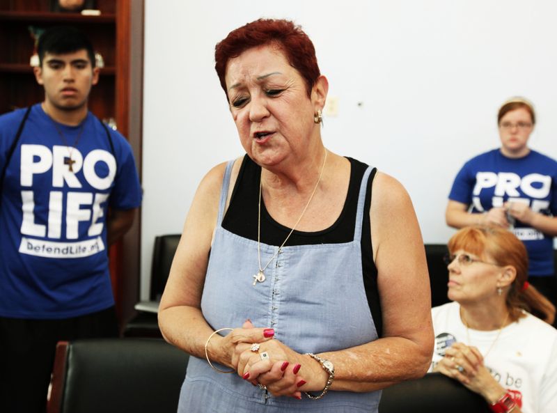 Norma McCorvey bytte sida och stred i flera år för att förbjuda abort. Här håller hon ett tal tillsammans med andra anti-abortaktivister i Washington. Bild från 2009.