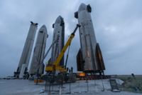 Vid Starbase i Brownsville Texas producerar Elon Musk rymdraketer, som han hoppas ska kunna ta människor till Mars.