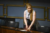 Den politiker som smygfilmade Iiris Suomela (Gröna) har nu fått portförbud till riksdagen.