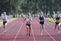 Saara Keskitalo (andra från vänster) bjöd på nationell stjärnglans i Lival-Games i Nickby.