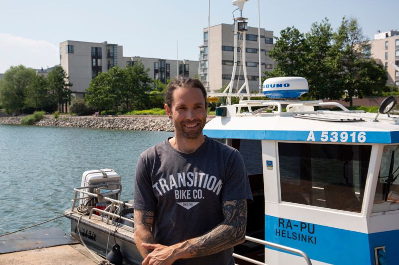 Forskaren Emil Nyman är oroad över att många verkat ha vant sig vid den försämrade havsvattenkvalitén.
