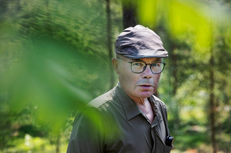 Skogsvårdsingenjören Carl-Johan Jansson är fotograferad i sitt rätta element. "Ett väldigt klassiskt porträtt där man har ögonkontakt med objektet och ljuset faller bra."