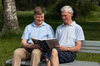 Boken om Pörtö är fylld av bilder och gripande berättelser. Curt-Olof Eklund och Henry Mansner är två av totalt fyra författare till boken.