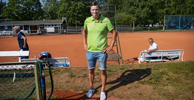Peter Helenius är tävlingsledare för tennisveckan i Ekenäs.