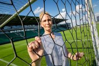 Lina Lehtovaara är en av 13 huvuddomare i EM i England. Om allt går enligt planerna kommer hon bli den första kvinnan att döma en match i herrarnas FM-liga inom en snar framtid.