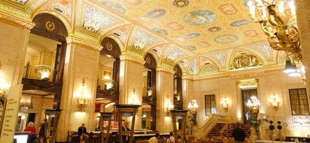 Anrika Palmer House Hilton i Chicago lär ha varit ett av Mark Twains favorittillhåll och dessa ståtliga utrymmen samlades de 700 boksynta deltagarna i ALA-konferensen i maj.