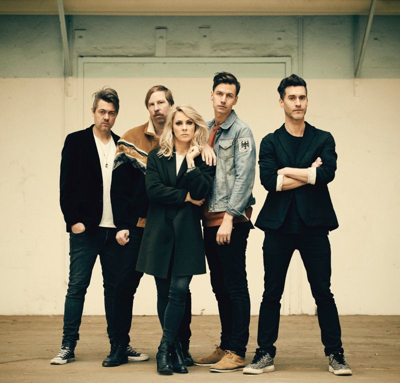 Den ikoniska svenska rockgruppen The Sounds uppträder på Provinssi på torsdagen, och som huvudakt vid midnatt under lördagen på Raseborgsfestivalen.