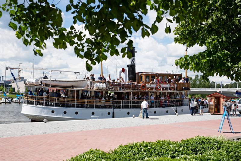 Så här är vi vana att se m/s J.L. Runeberg - fullastad med passagerare.