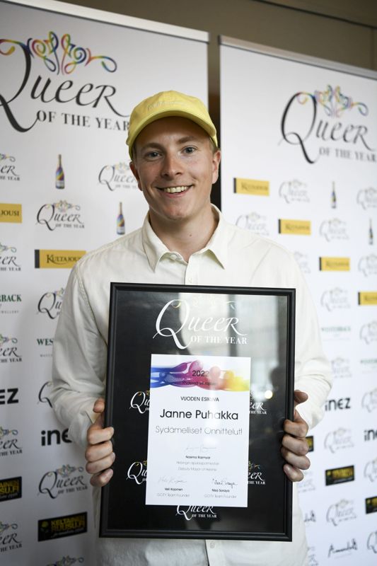 Puhakka tilldelades priset Årets förebild vid Queer of the Year-evenemanget i Helsingfors i början av juni.