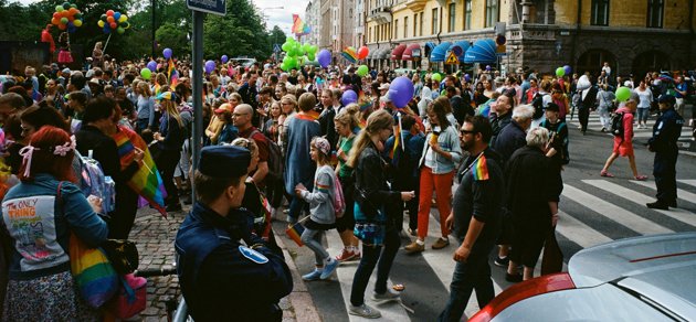 Korsningen mellan Parkgatan och Jungfrustigen under Prideparaden 2019.