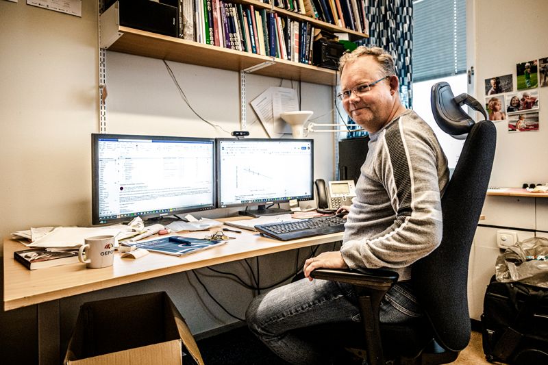 Valforskningsprofessor Henrik Ekengren Oscarsson vid Göteborgs universitet. Valforskningsprogrammet han leder som står bakom Mätningarnas mätning som sammanväger de politiska opinionsundersökningarna i Sverige.