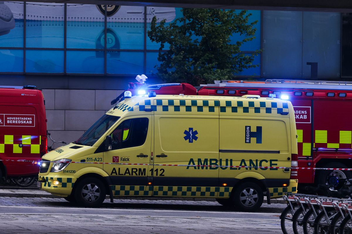 En 16-årig flicka från Kristianstad är en av dem som vårdas på sjukhus efter skottlossningen på köpcentret Fields i Köpenhamn.