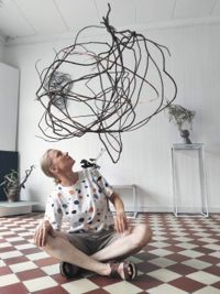 Tanja Valtas utställning Paloja poluilta är den första i en serie på Galleri Maari.