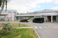 Taxibilarna sjasas bort från huvudentrén till Borgå sjukhus.
