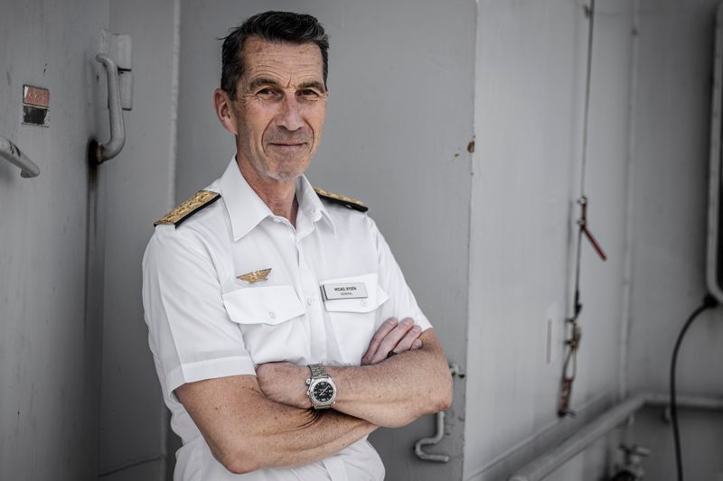 Överbefälhavaren Micael Bydén är på plats på Gotland under Almedalsveckan.