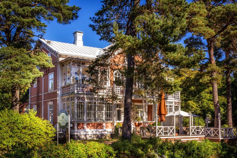 Så här ser Villa Maijas fasad ut i vanliga fall. Men just nu renoveras byggnaden. Tullchefen Frans von Haartman lät bygga villan 1888.