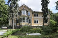 Villa Paulig  i Sibeliusparken. Släkten själv har benämnt huset med sitt ursprungliga namn, Villa Humlevik.