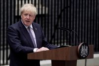 Boris Johnson meddelade att han avgår både som Storbritanniens premiärminister och partiordförande för det konservativa partiet Tories. Johnson höll en pressträff utanför 10 Downing Street på torsdagseftermiddagen.