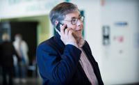 Ungefär femton personer har smittats av apkoppor i Finland, säger överläkare Asko Järvinen vid HUS.