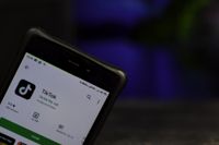Våldsamma videor sprids nu på sociala medier, uppger polisen.