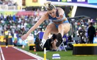 Kristiina Mäkelä i trestegsfinalen i VM.
