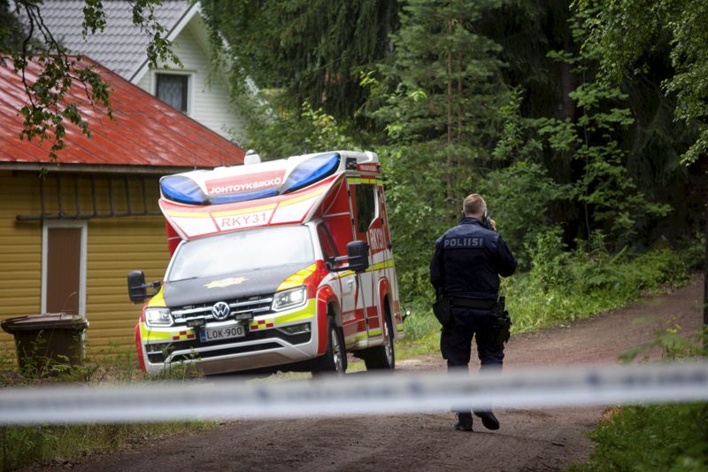 Gatan där trädgården som valrossen nu befinner sig på är för tillfället avstängd av polis.