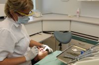 Tandvården är överbelastad både på grund av pandemin och personalbrist.