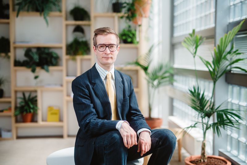 Oras Tynkkynen är äldre rådgivare på jubileumsfonden Sitra.