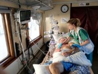 Narkossjuksköterskan Monika Hörling jobbade på intensivvårdsvagnen i Läkare utan gränsers tåg genom Ukraina.